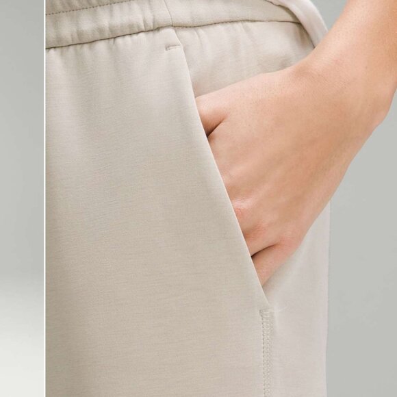Lululemon Softstreme Khaki High-Rise Pant Size 10 NEW - Picture 3 of 7